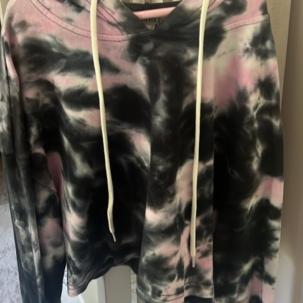 Short set Tie Dye black pink & white sweatshirt with hood size small